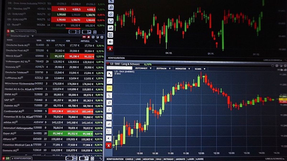 Breaking Down the Differences: A Forex and Crypto Comparison